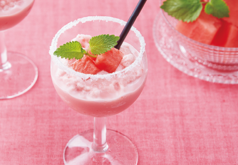 ひんやりシャリシャリ♪見た目もスイート♡スイカのフローズンソルティドッグ風