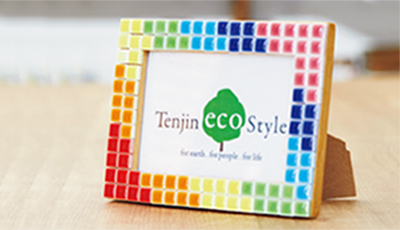 モザイクタイルで楽しく手作り！ フォトフレーム