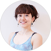 姿勢 ボディメイクトレーナー 河野愛美