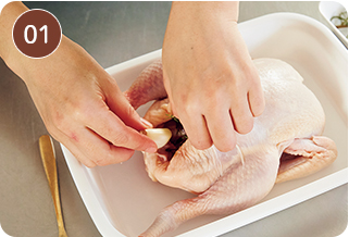 旨味がギュッと詰まった、ごちそうチキン！ ダッチオーブンでつくるハーブローストチキン