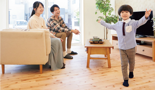 木の温もりを感じる、優しい肌さわりの無垢フローリング