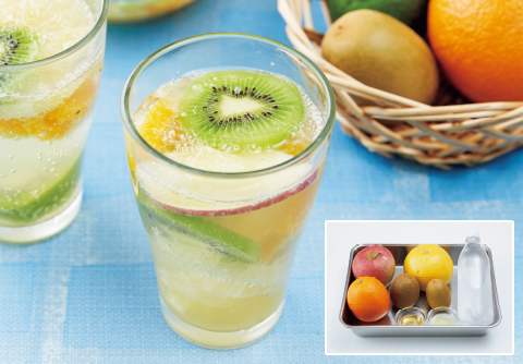 彩りフルーツがきれい☆　ホワイトソーダサングリア