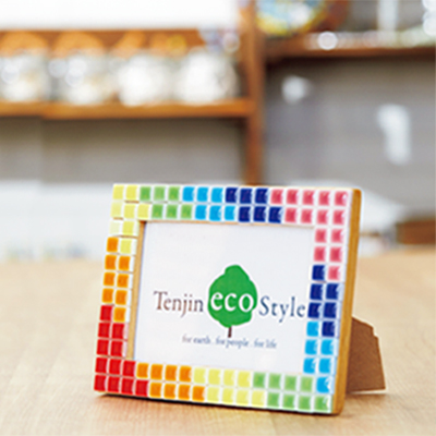 モザイクタイルで楽しく手作り！ フォトフレーム