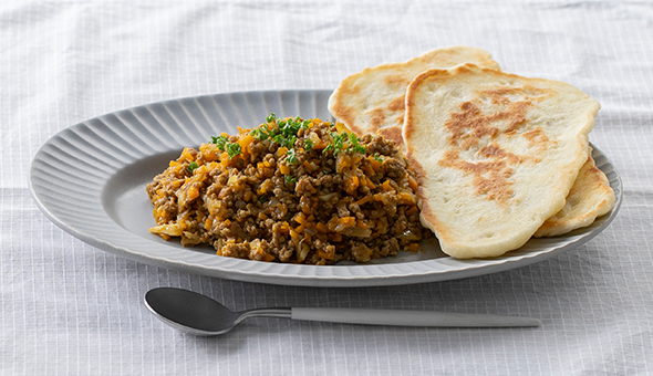 ドライカレーと手作りナン