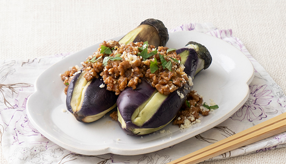 丸ごと茄子の肉味噌がけ