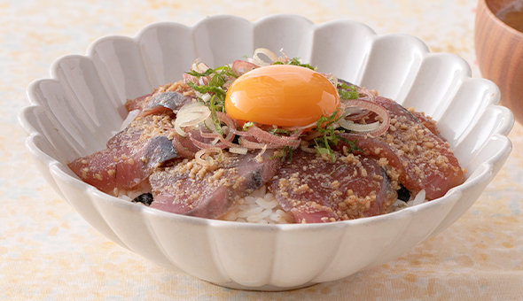 カツオのごま漬け丼